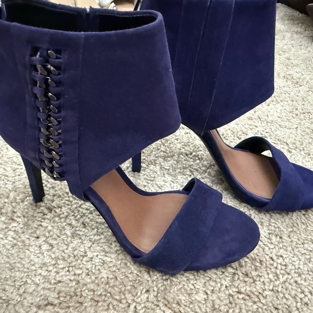 Vince Camuto Royal Blue Heels with Chain Detail - Picture 8 of 11